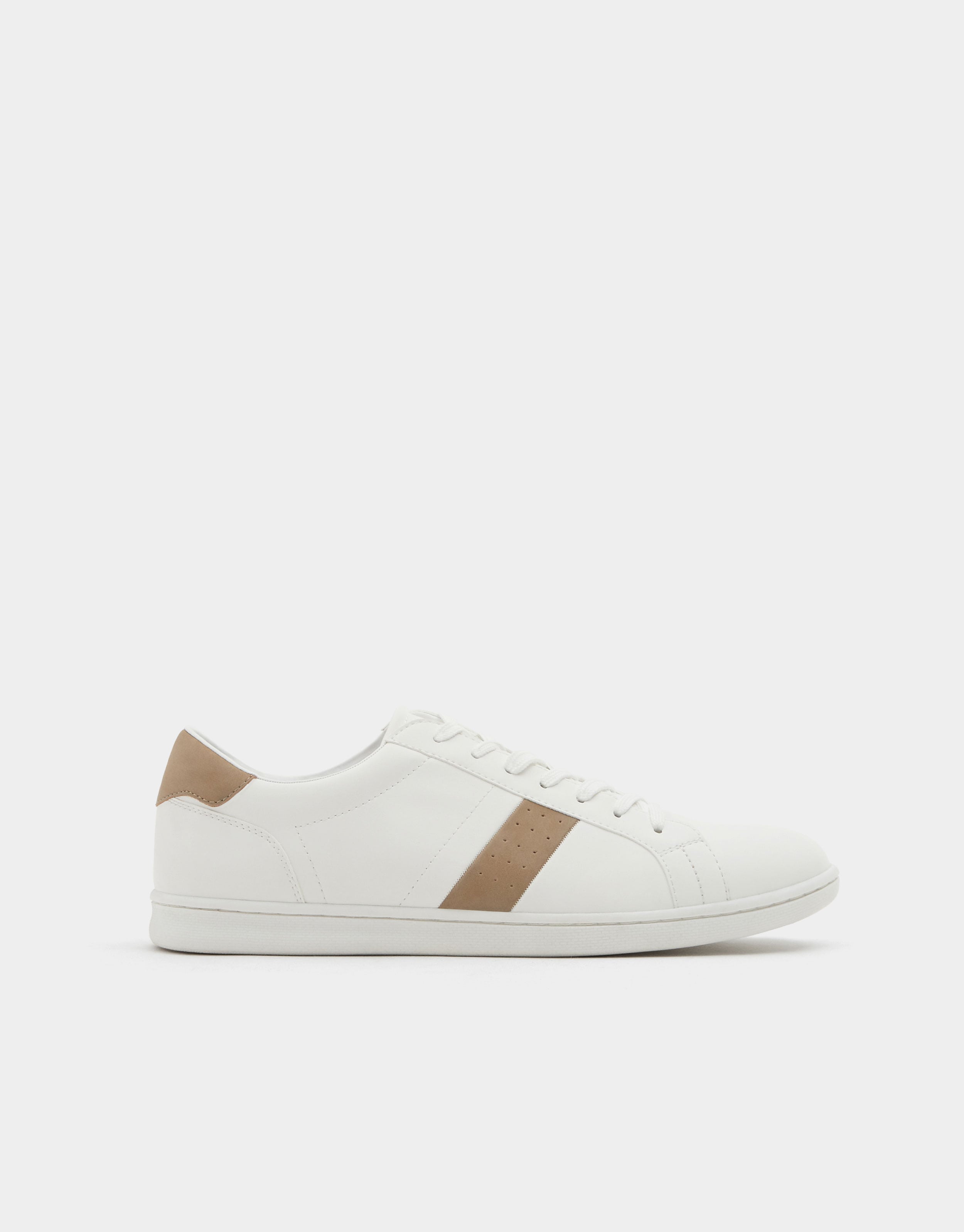 Sneakers with beige stripes